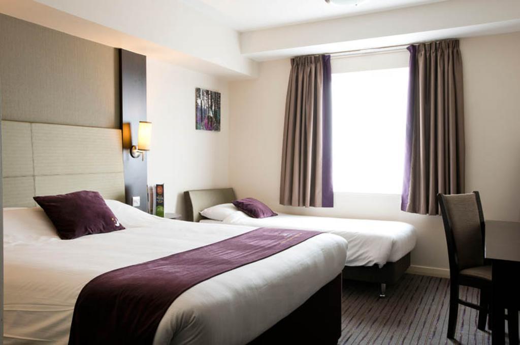 Premier Inn Chichester Eksteriør billede