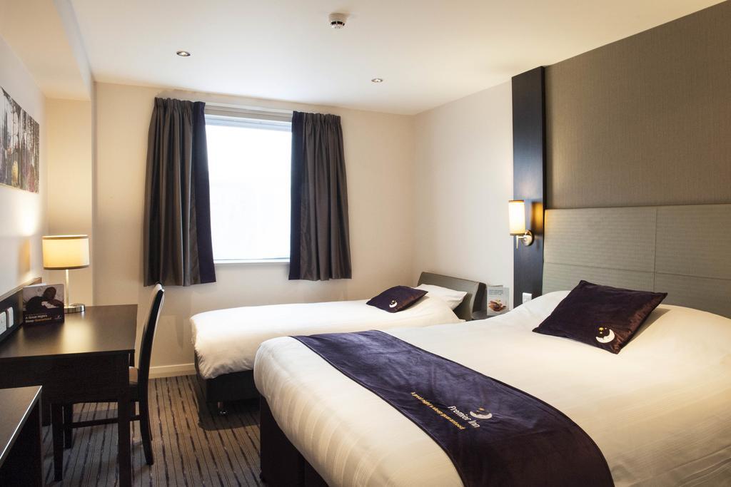 Premier Inn Chichester Eksteriør billede