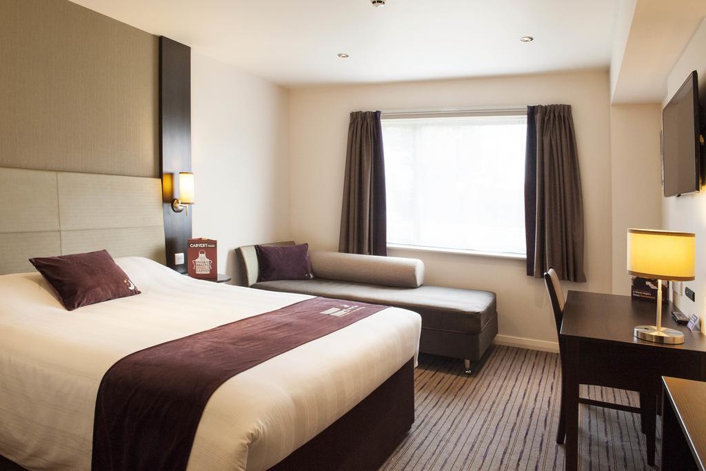 Premier Inn Chichester Eksteriør billede