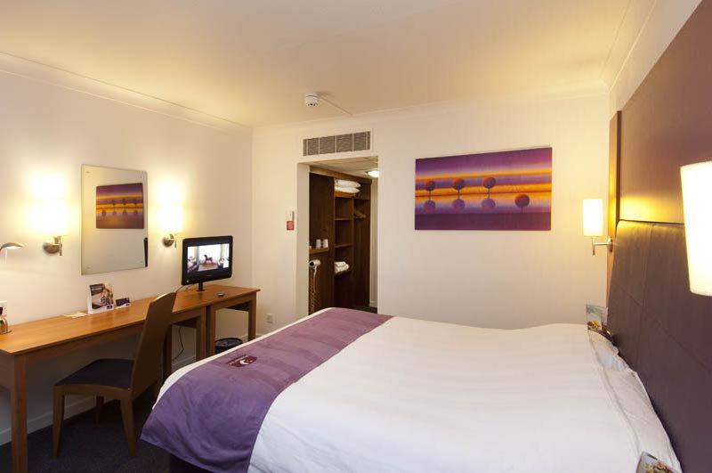 Premier Inn Chichester Eksteriør billede