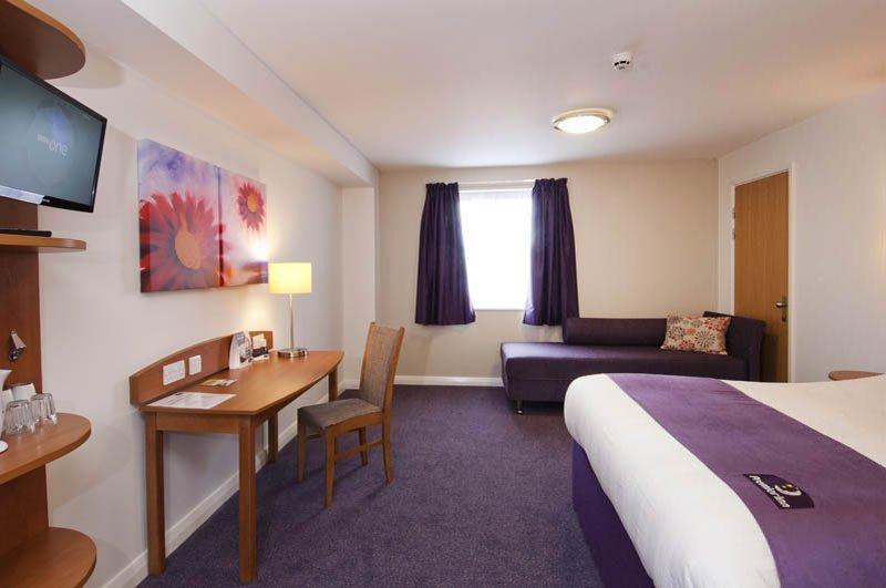 Premier Inn Chichester Eksteriør billede